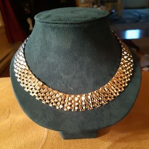 Silver tone collar style necklace